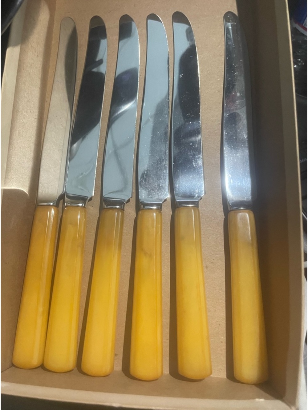 VTG  Set of 8 Butterscotch Bakelite Butter Knives